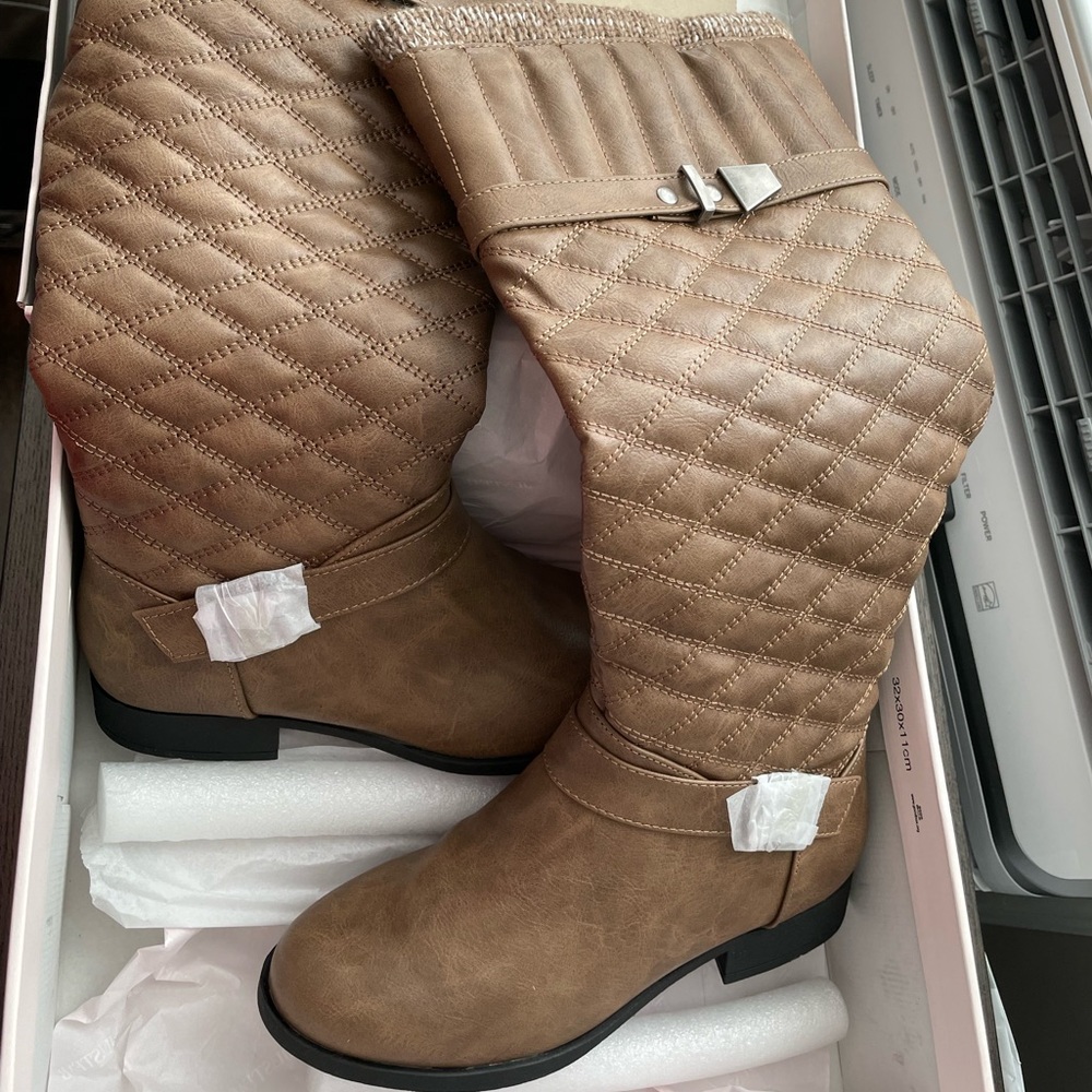 Flat Boots